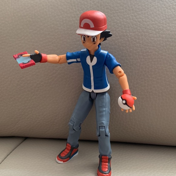 Htf 2017 Pokemon Ash Action Figure Set By Tomy W/ Original Pokeball &/Pokedex 4” - Picture 2 of 7
